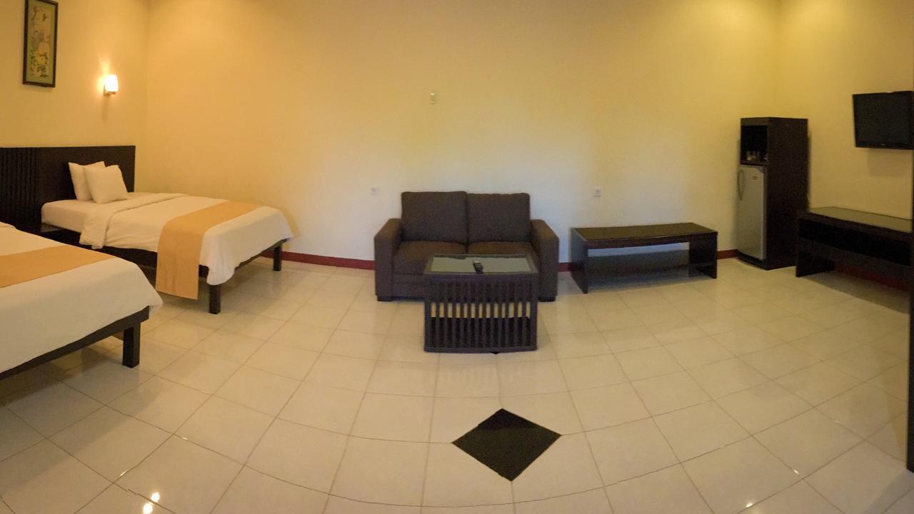 Uni Beach Hotel Pangandaran Pokój zdjęcie
